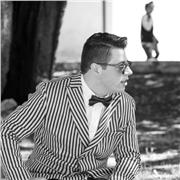 Laureato in Lettere e Storia impartisce lezioni sulle materie umanistiche